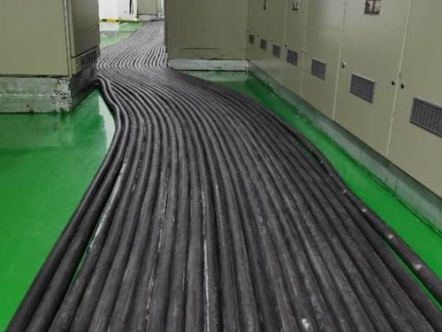 白马井镇如何根据理论计算公式计算温度对特定电压测量结果的影响？